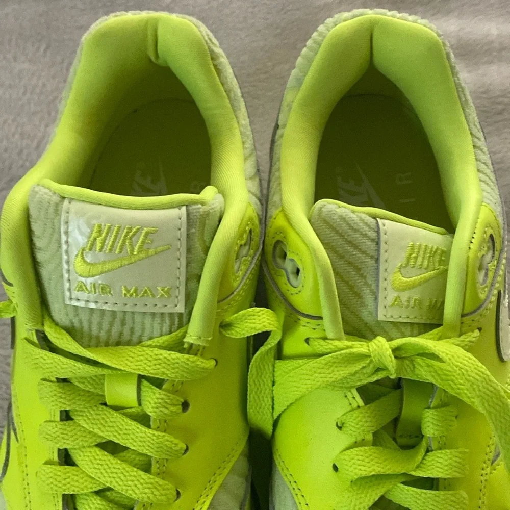 Nike Air Max 1 PRM
Volt Low Topography Shoes, Mens Sz 8 - Picture 7 of 8